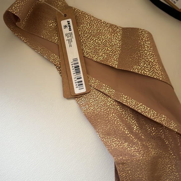 NWT Skims Thongs - Picture 3 of 3